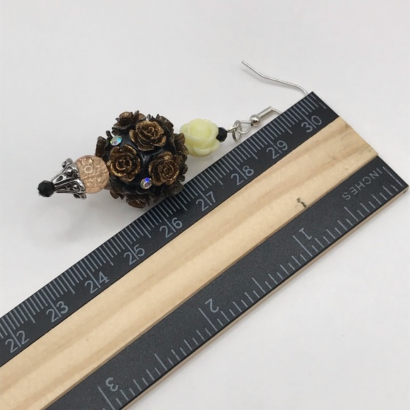 Handmade Elegant Gothic Floral Drop Earrings - Picture 5 of 5